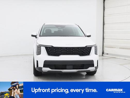 White 2025 Kia Sorento LX