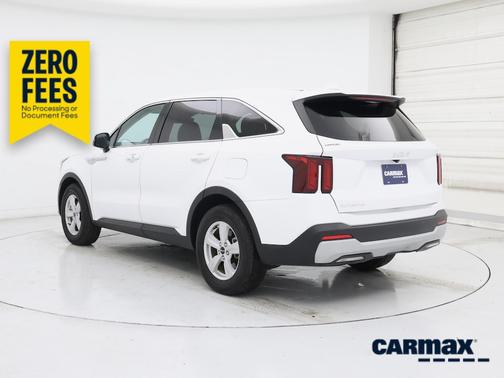 White 2025 Kia Sorento LX