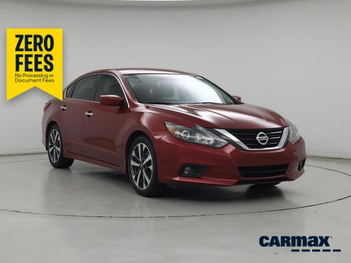 Burgundy 2017 Nissan Altima SR