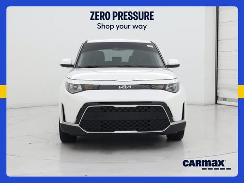 White 2025 Kia Soul LX