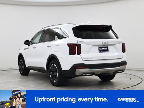 White 2024 Kia Sorento S