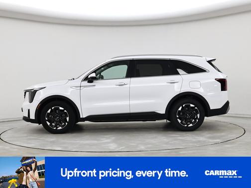 White 2024 Kia Sorento S