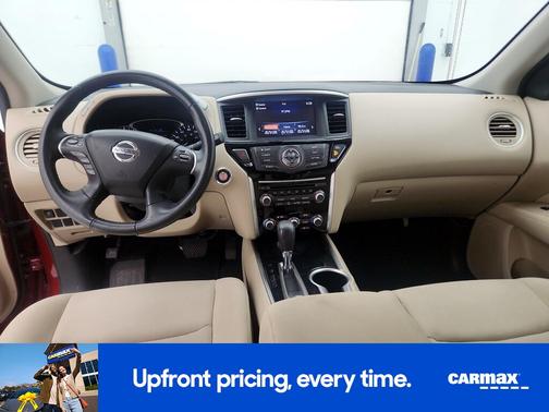 2017 Nissan Pathfinder SV