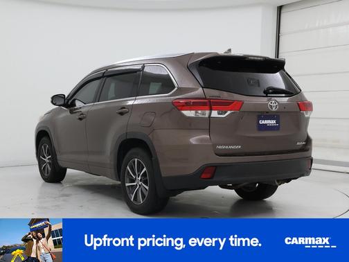 Gold 2018 Toyota Highlander XLE