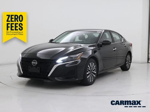 Black 2023 Nissan Altima SV