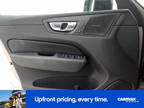 2023 Volvo XC60 B5 Plus Dark Theme