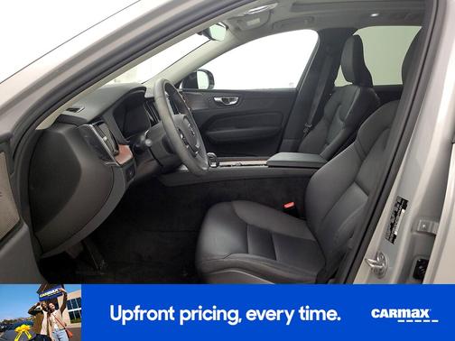 2023 Volvo XC60 B5 Plus Dark Theme