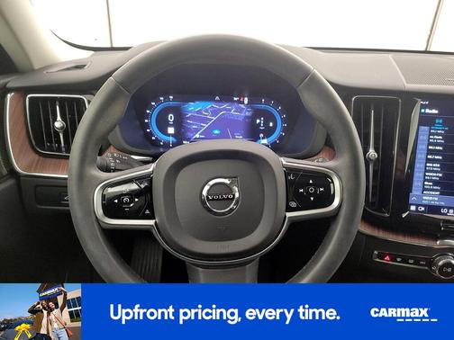 2023 Volvo XC60 B5 Plus Dark Theme