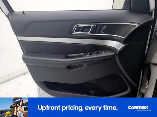 White 2017 Ford Explorer XLT