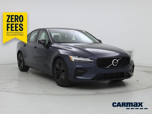 Blue 2022 Volvo S60 B5 Momentum