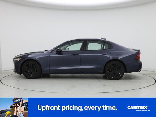 Blue 2022 Volvo S60 B5 Momentum