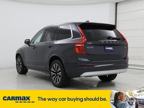 2022 Volvo XC90 T5 Momentum