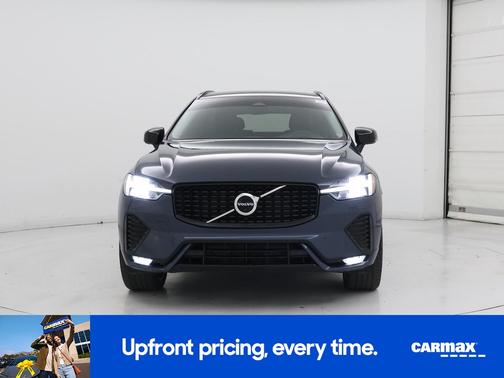 2023 Volvo XC60 B5 Ultimate Dark Theme