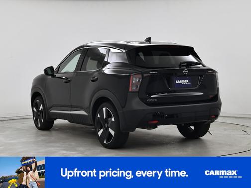 Black 2025 Nissan Kicks SR