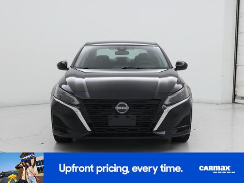 Black 2023 Nissan Altima SV