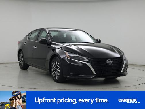 Black 2023 Nissan Altima SV