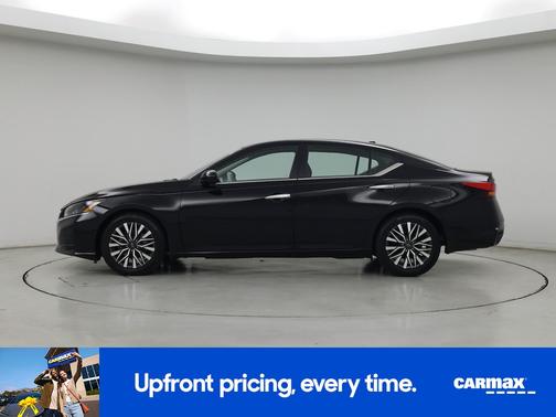 Black 2023 Nissan Altima SV