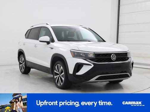 White 2022 Volkswagen Taos SE