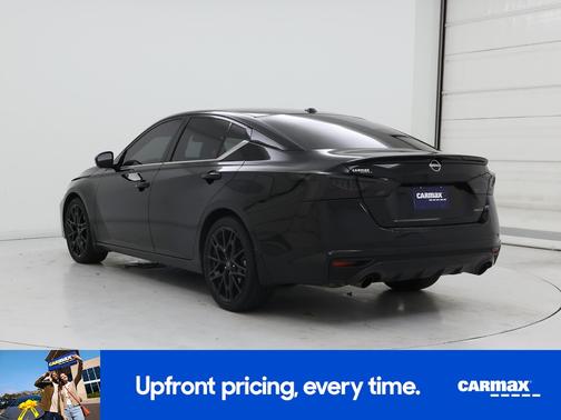 Black 2023 Nissan Altima SR