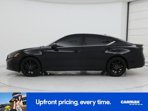Black 2023 Nissan Altima SR