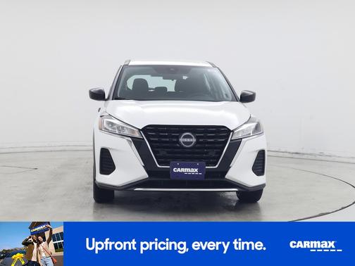 White 2023 Nissan Kicks S
