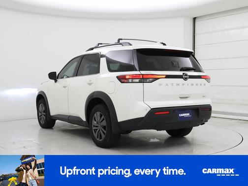2023 Nissan Pathfinder SV