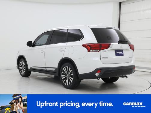 White 2019 Mitsubishi Outlander ES