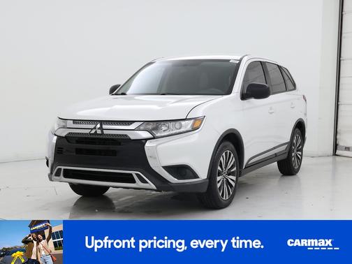 White 2019 Mitsubishi Outlander ES
