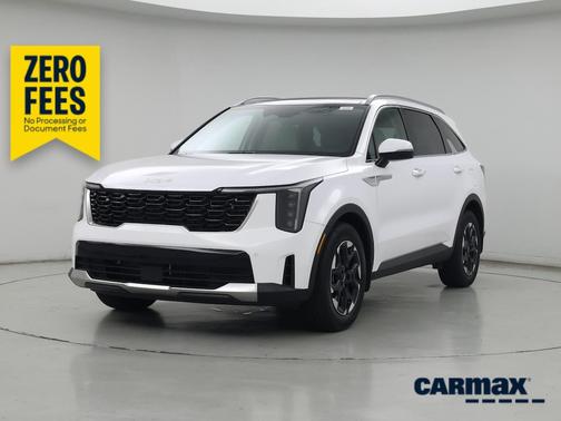White 2025 Kia Sorento S