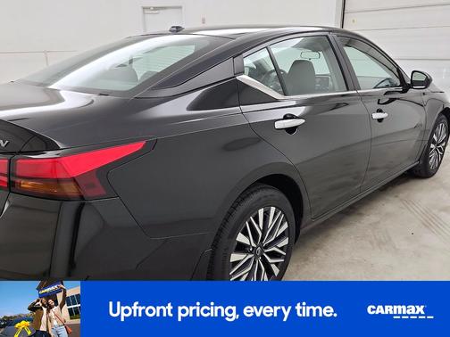 Black 2023 Nissan Altima SV