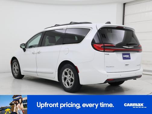 White 2023 Chrysler Pacifica Limited