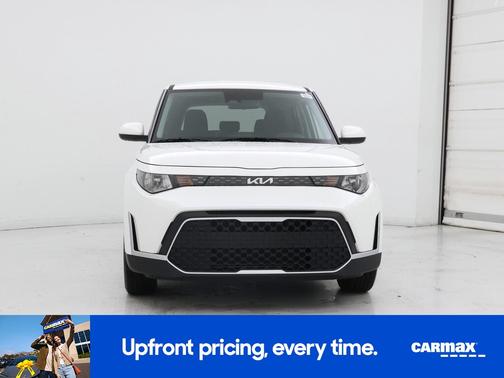 White 2025 Kia Soul LX