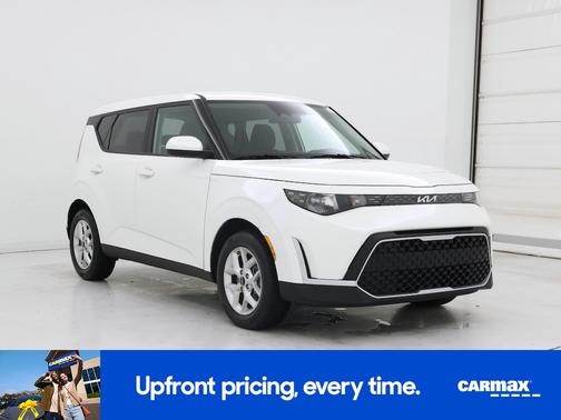 White 2025 Kia Soul LX