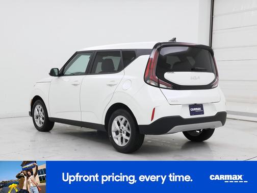 White 2025 Kia Soul LX