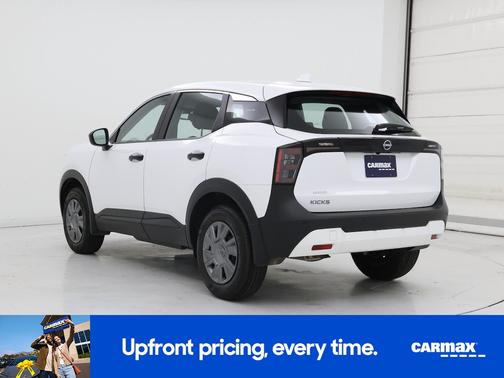 White 2025 Nissan Kicks S