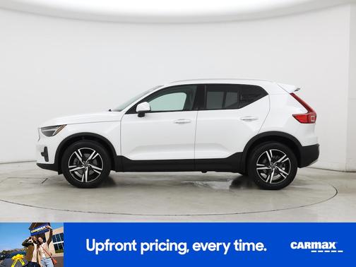 White 2023 Volvo XC40 B5 Core