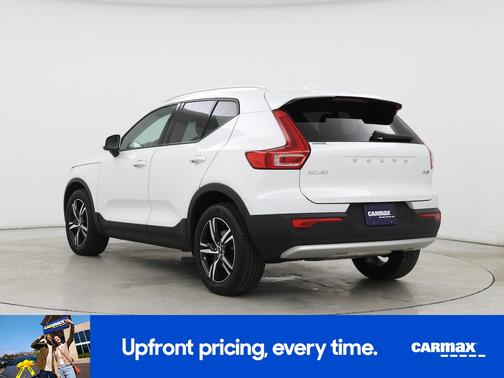 White 2023 Volvo XC40 B5 Core