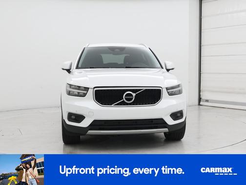 2022 Volvo XC40 T5 Momentum