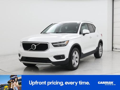 2022 Volvo XC40 T5 Momentum