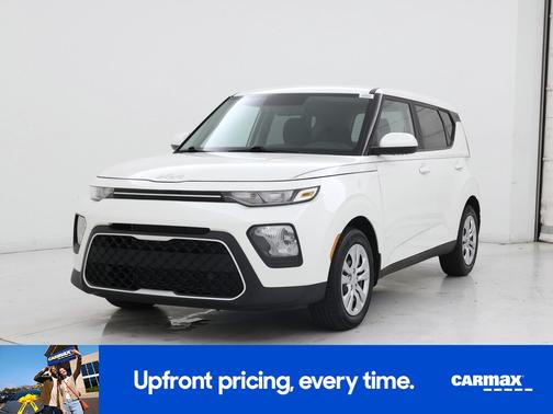 White 2022 Kia Soul LX