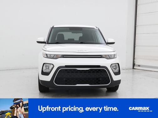 White 2022 Kia Soul LX
