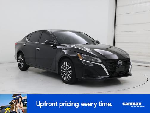 Black 2023 Nissan Altima SV