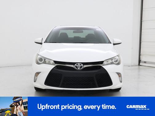 White 2016 Toyota Camry SE