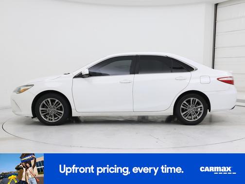 White 2016 Toyota Camry SE