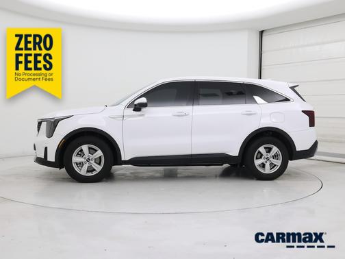White 2025 Kia Sorento LX