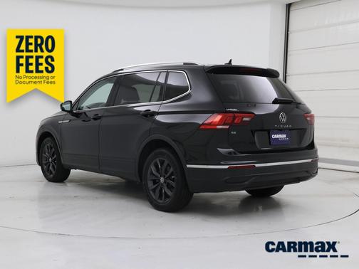 Black 2022 Volkswagen Tiguan SE