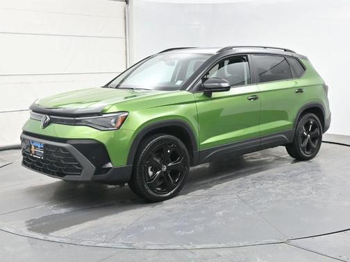 2025 Volkswagen Taos 1.5T SE Black