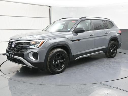 2024 Volkswagen Atlas 2.0T Peak Edition SEL