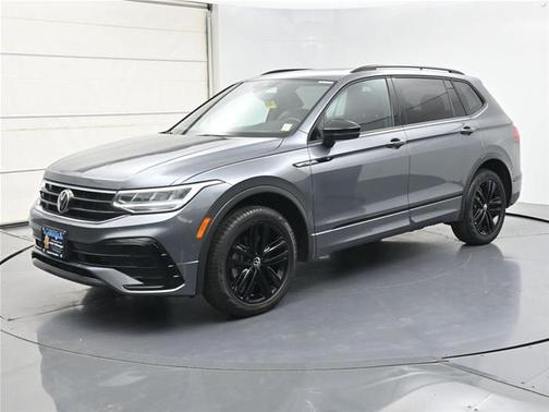 Platinum Gray Metallic 2022 Volkswagen Tiguan 2.0T SE R-Line Black