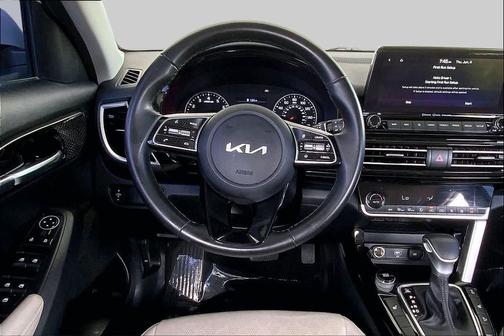 Snow White Pearl 2023 Kia Seltos EX